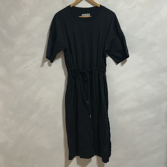 Elegant Black Midi Dress - Picture 2 of 7